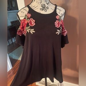 Cold shoulder Rose top